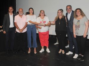 Entrega de reconocimiento a Frutos Secos Medina