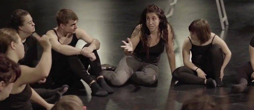 Detalle de un ensayo entre Amás Escena y María Ruiz