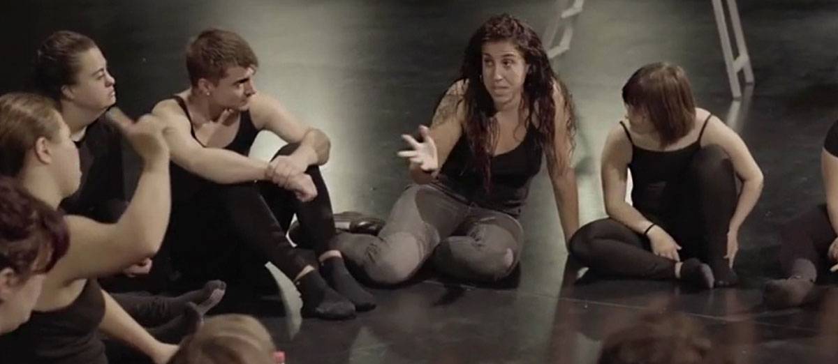 Detalle de un ensayo entre Amás Escena y María Ruiz