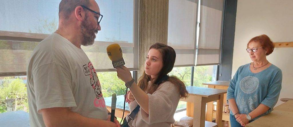 Jose y Rosa con la periodista de Cadena Ser