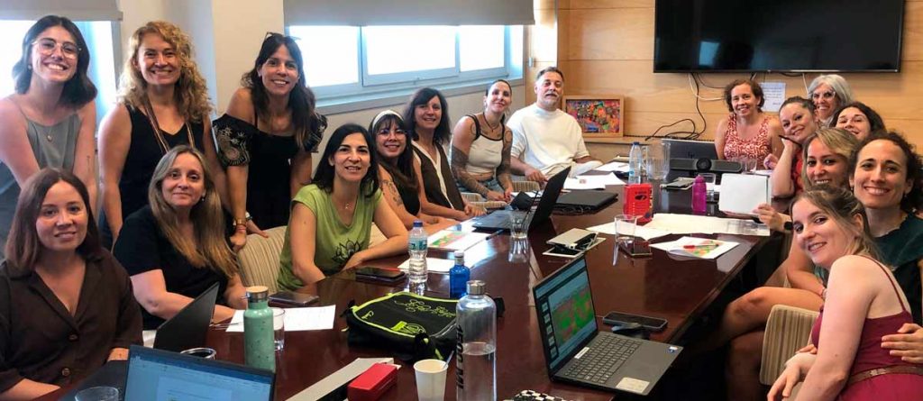 Grupo de participantes en la reunión de ocnstitución del grupo de apoyo a personas con TEA