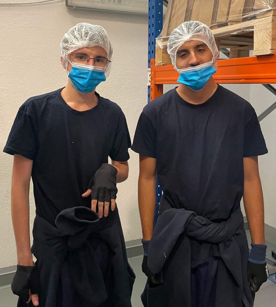 Daniel y Sergio, en su primer día como trabajadores de manipulados industriales