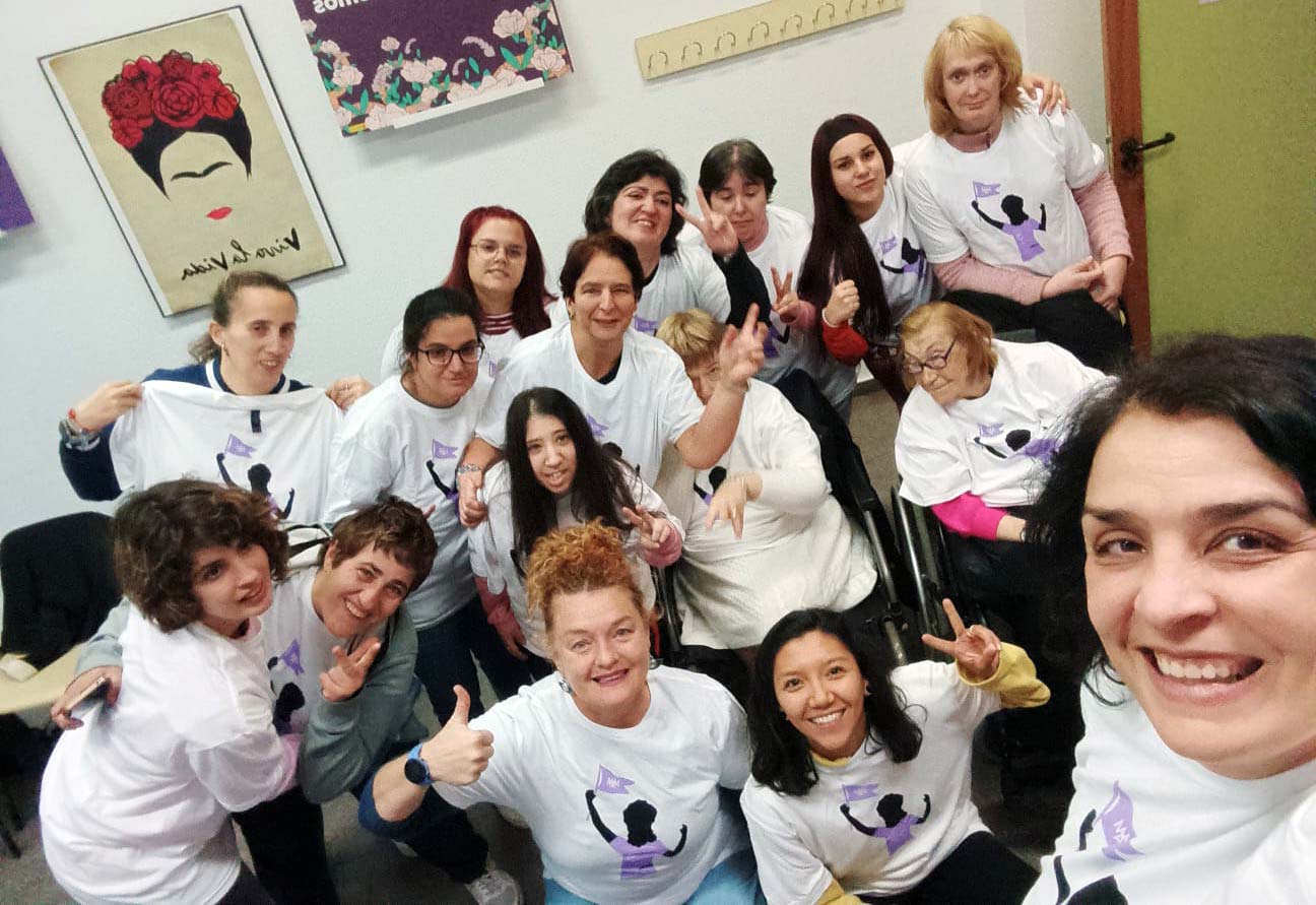 gRUPO DE MUJERES