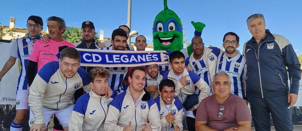 Parte del equipo de C.D Leganés Liga Genuine, en el torneo solidario en Paiporta.