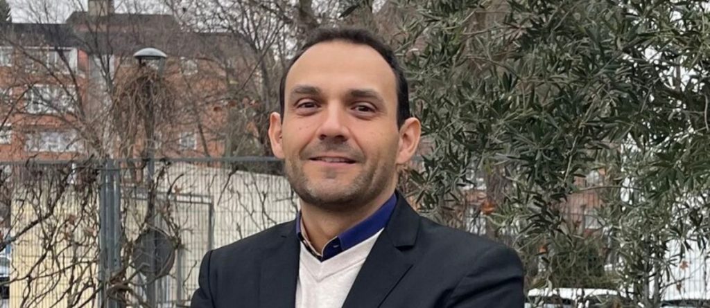 Alonso Donoso es psicólogo de la Fundación AMÁS