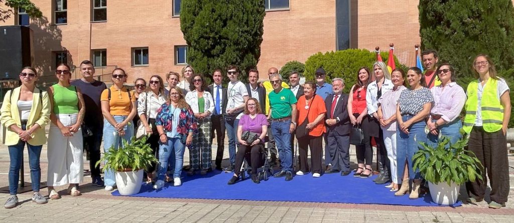 Participantes en el acto instutucional