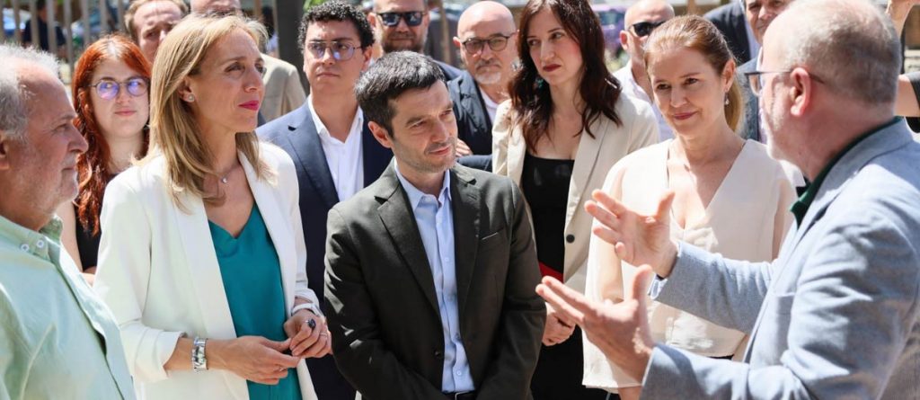 Carlos Pérez, presidente de Fundación AMÁS, Candelaria Testa, alcaldesa de Alcorcón, Pablo Bustindui, ministro de Derechos Sociales, Consumo y Agenda 2030, Ana Dávila, consejera de Familia, Juventud y Servicios Sociales e Ismael Carrillo, director general de Fundación AMÁS